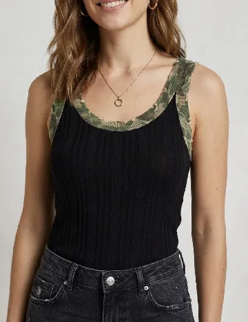 Maiou River Island, negru