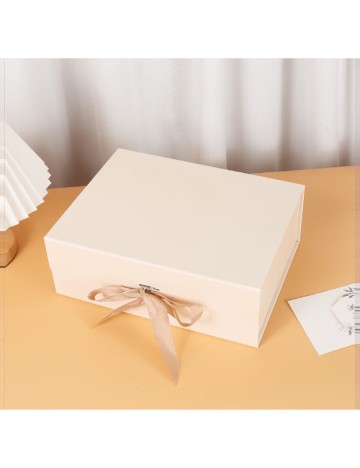 Cutie cadou SHEIN, crem