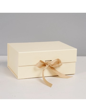 Cutie cadou SHEIN, crem