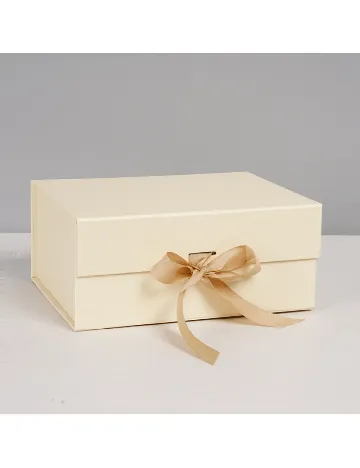 Cutie cadou SHEIN, crem