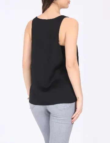 Maiou River Island, negru