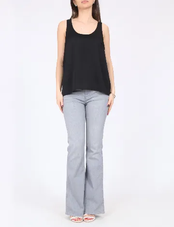 Maiou River Island, negru