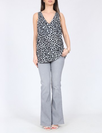 Maiou River Island, alb/negru