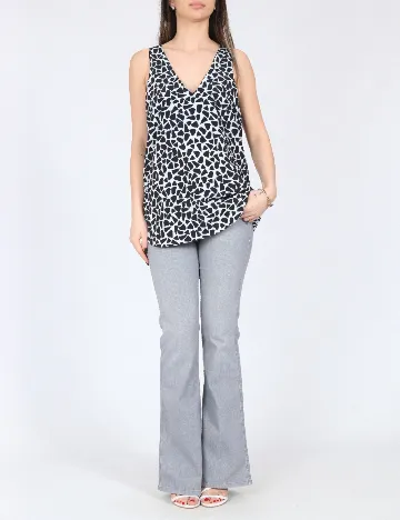 Maiou River Island, alb/negru