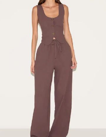 Vesta PrettyLittleThing, maro