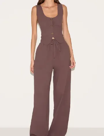 Vesta PrettyLittleThing, maro