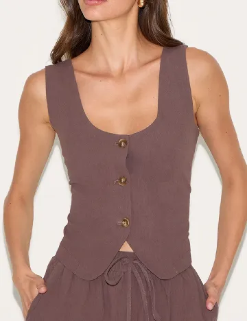 Vesta PrettyLittleThing, maro