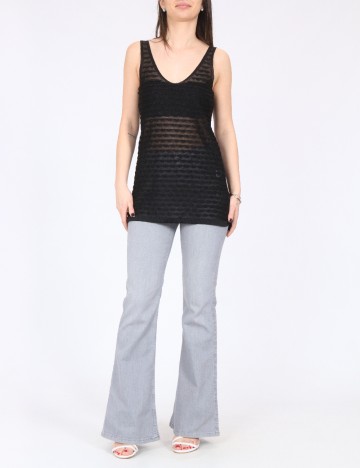 Maiou River Island, negru