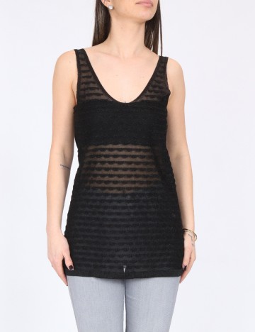 Maiou River Island, negru