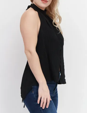 Maiou River Island, negru