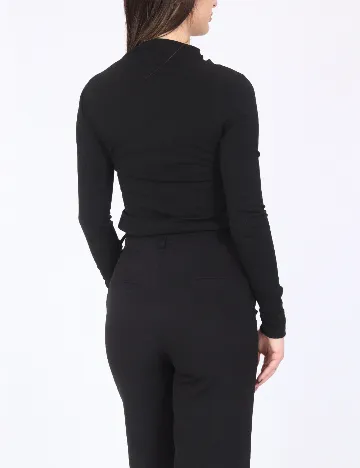 Body River Island, negru