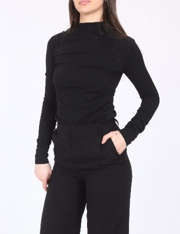 Body River Island, negru