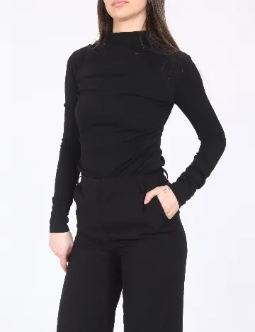 Body River Island, negru