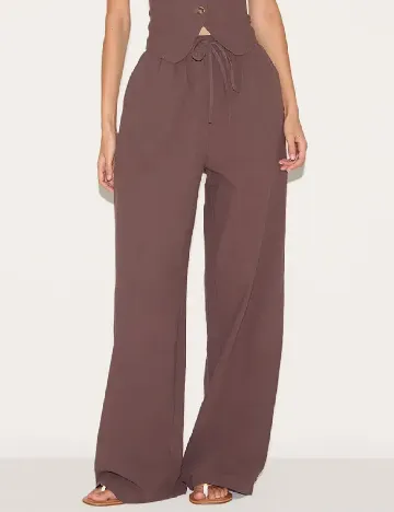 Pantaloni PrettyLittleThing, maro