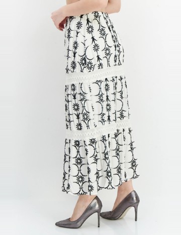 Fusta River Island, alb