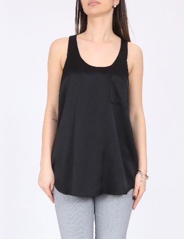 Maiou River Island, negru