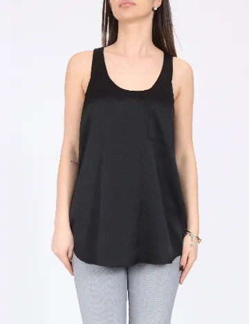 Maiou River Island, negru