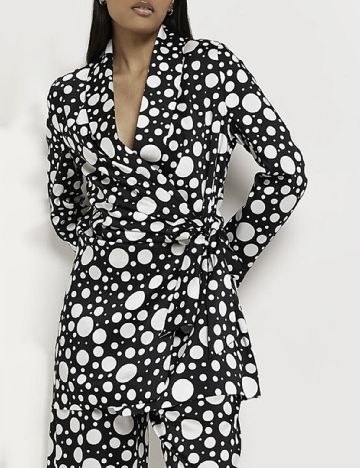 Sacou River Island, negru