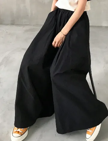 Pantaloni SHEIN, negru