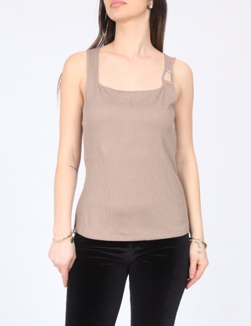 Maiou River Island, maro