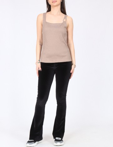 Maiou River Island, maro