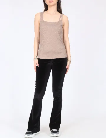 Maiou River Island, maro