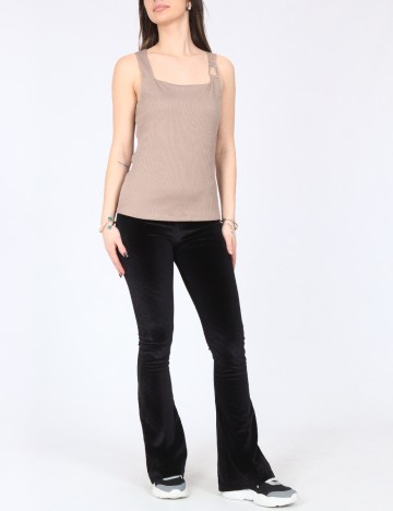 Maiou River Island, maro