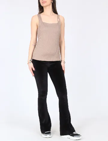 Maiou River Island, maro