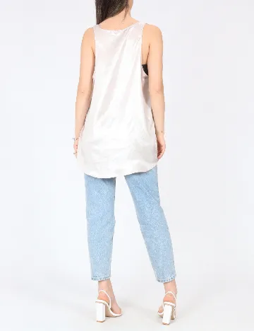 Maiou River Island, crem