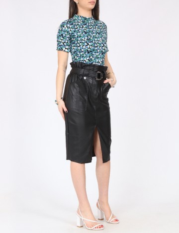 Fusta River Island, negru