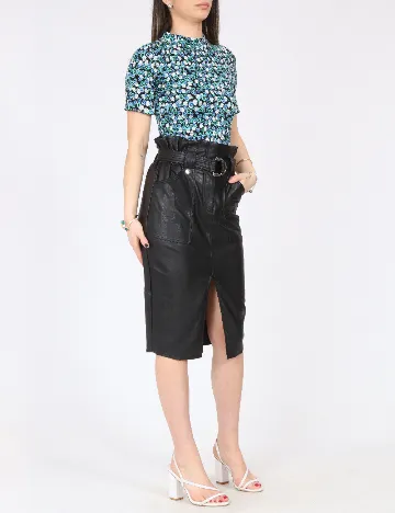 Fusta River Island, negru