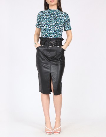 Fusta River Island, negru