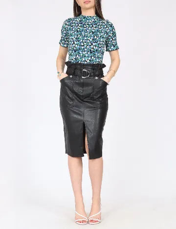 Fusta River Island, negru