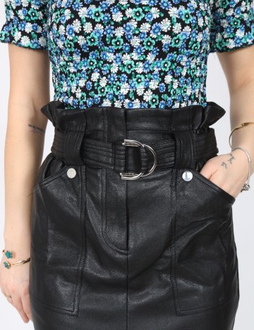 Fusta River Island, negru