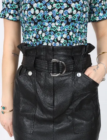 Fusta River Island, negru