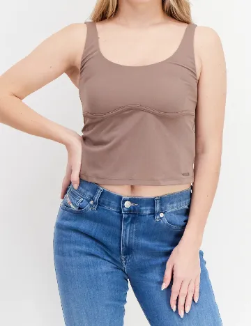 Top River Island, maro