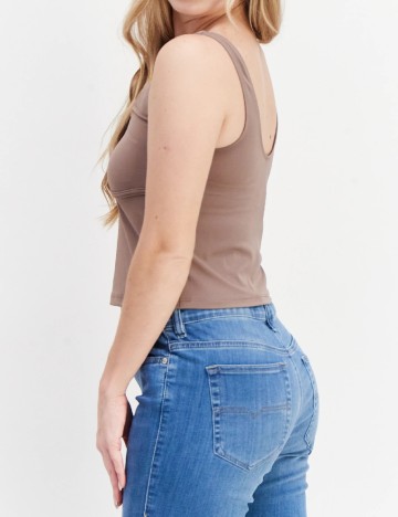 Top River Island, maro