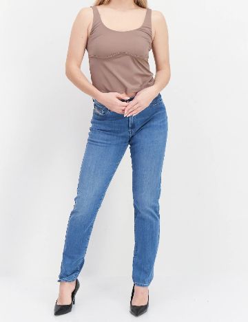 Top River Island, maro