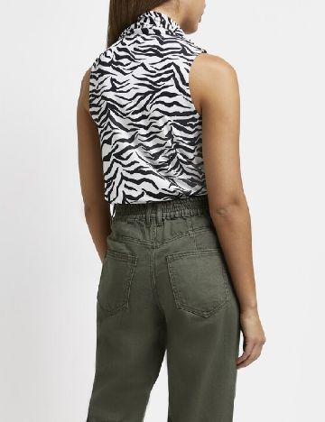 Maiou River Island, alb/negru