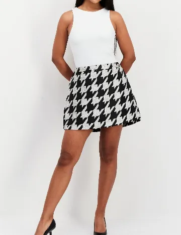 Fusta River Island, alb/negru