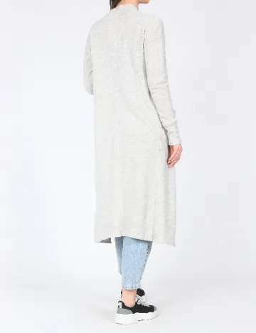 Cardigan River Island, gri