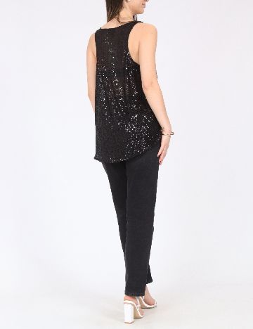 Maiou River Island, negru