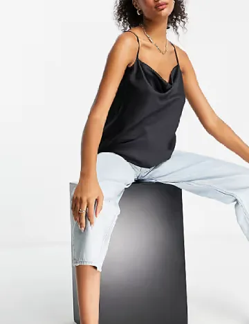 Maiou River Island, negru