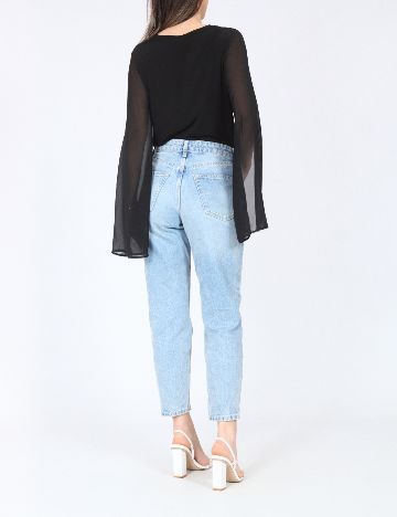 Body River Island, negru