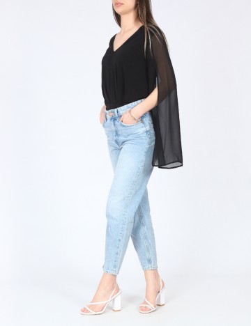 Body River Island, negru