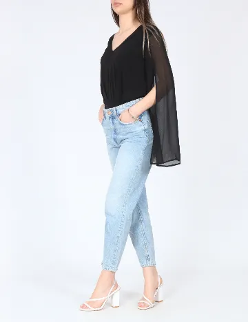 Body River Island, negru