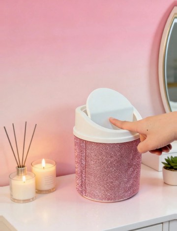 Cos de gunoi SHEIN, roz