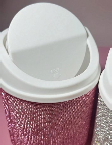 Cos de gunoi SHEIN, roz