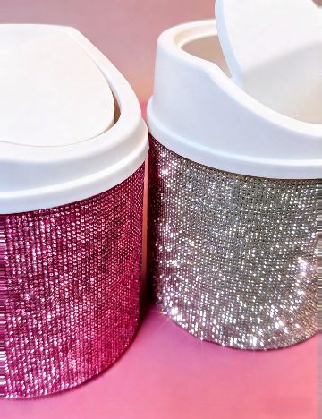 Cos de gunoi SHEIN, roz