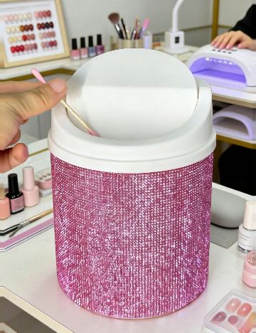 Cos de gunoi SHEIN, roz